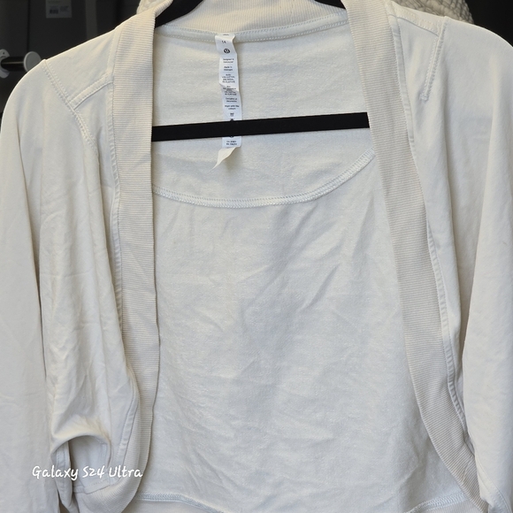 Lululemon  Cream Women's Top - Picture 8 of 10